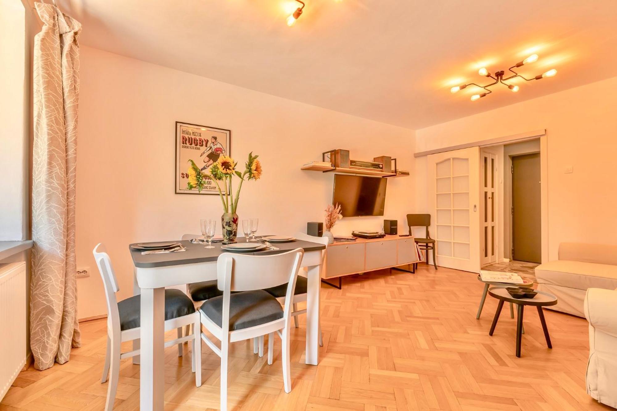 Castanilor 6 - Hip Industrial Apartment Close To City Centre Braşov Eksteriør billede